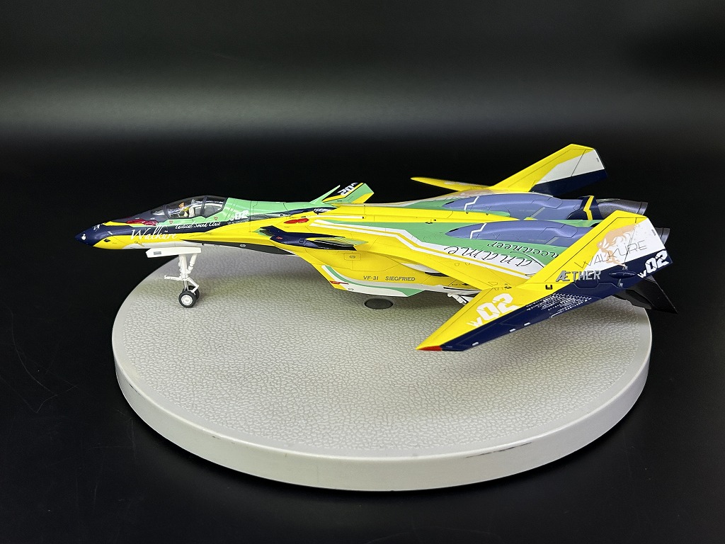 製作代行紹介「ハセガワ 1/72 VF-31F ジークフリード `カナメ